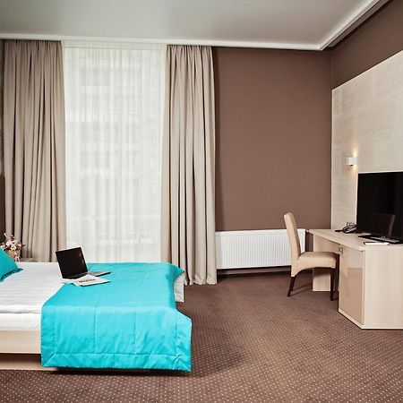 Hotel Versailles Lutsʼk 外观 照片