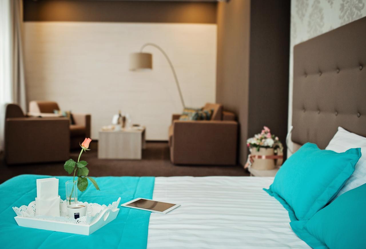 Hotel Versailles Lutsʼk 外观 照片